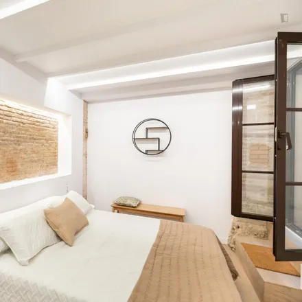 Rent this 2 bed apartment on Carrer d'en Serra in 18, 08002 Barcelona