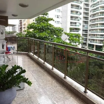 Buy this 4 bed apartment on Rua Ministro Otávio Kelly 510 in Icaraí, Niterói - RJ