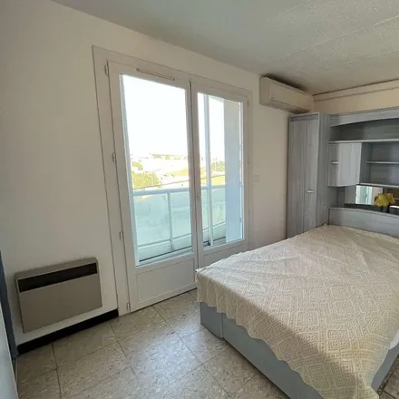 Rent this 1 bed apartment on Valras-Plage in Rue Enseigne de Chauliac, 34350 Valras-Plage