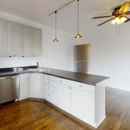 Buy this 2 bed apartment on #3e,909 West Buena Avenue in Sheridan Park, Chicago