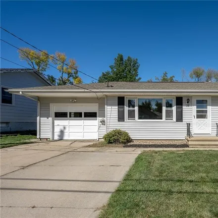Buy this 3 bed house on 28 29th Avenue Southwest in Cedar Rapids, IA 52404
