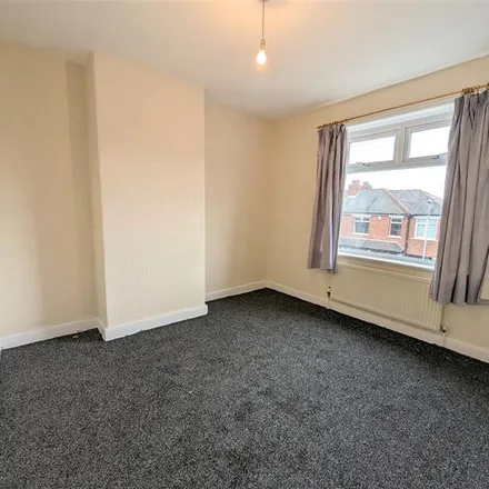 Image 6 - Rathlin Road, Dewsbury, WF12 7EY, United Kingdom - Apartment for rent