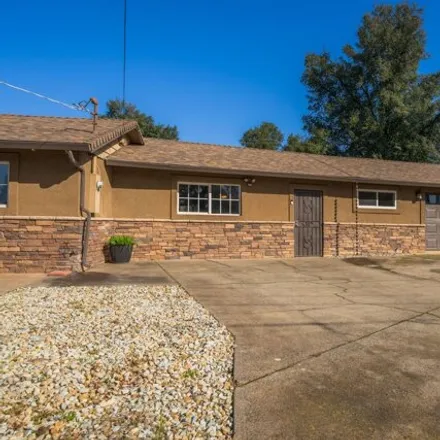 Image 5 - 590 Dee Court, Redding, CA 96002, USA - House for sale