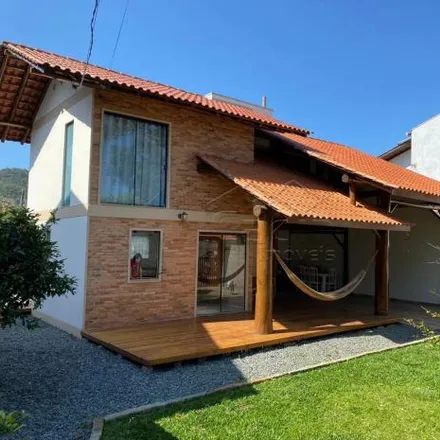 Rent this 3 bed house on Rua Nelson Seara Heusi in Gravatá, Navegantes - SC