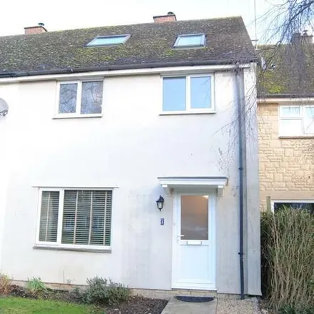 Rent this 4 bed house on Woodlands in Oxon, Ox29 7ra