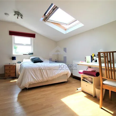Image 1 - 3 Rossiter Road, London, SW12 9RY, United Kingdom - Duplex for rent