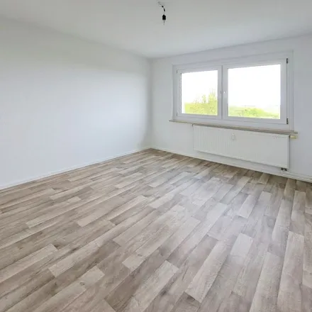 Rent this 3 bed apartment on Rasgrader Straße 18 in 17034 Neubrandenburg, Germany