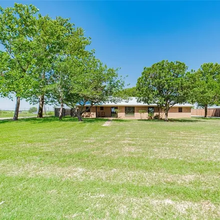 Image 2 - 903 Clay Street, Nocona, TX 76255, USA - House for sale