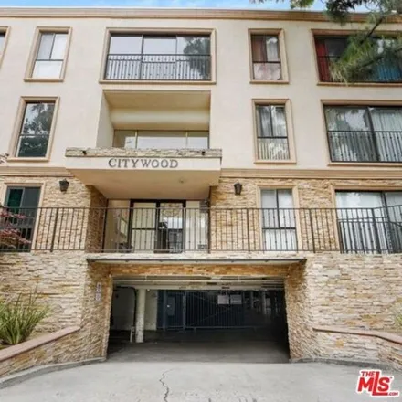 Image 4 - 15442 Weddington Street, Los Angeles, CA 91411, USA - Condo for sale