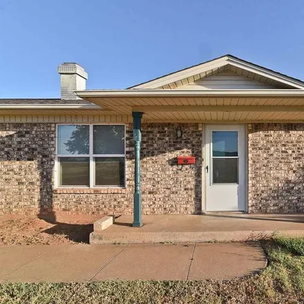 Image 2 - 135 Highland Drive, Burkburnett, TX 76354, USA - House for sale