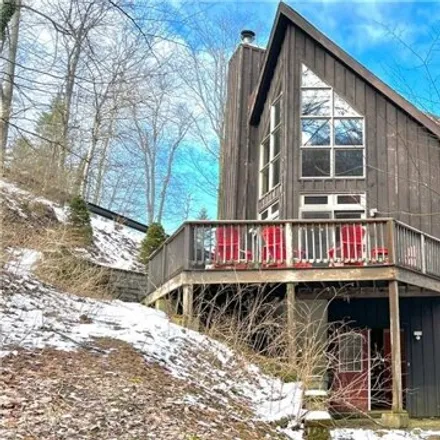 Buy this 5 bed house on 6230 Sunset Drive in Ellicottville, NY 14731