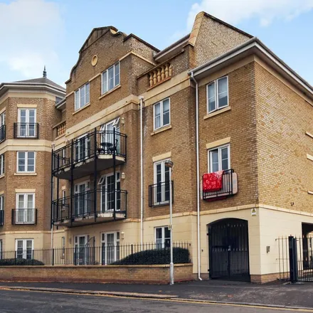 Rent this 1 bed apartment on Regents Riverside in De Montfort Road, Reading