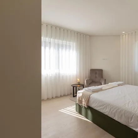 Rent this 3 bed apartment on Residencial Sol da Nave in Rua de Antero de Quental 685, 4200-068 Porto