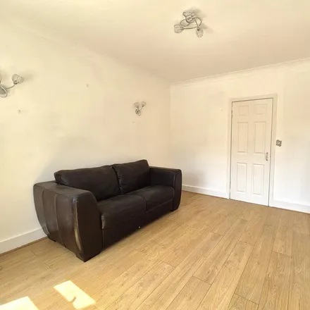 Image 2 - 63 Coval Lane, Chelmsford, CM1 1TG, United Kingdom - Apartment for rent