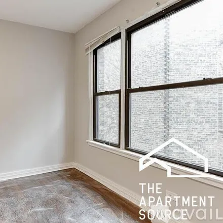 Image 7 - 920 W Belle Plaine Ave, Unit 2E - Apartment for rent