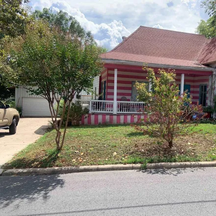 Buy this 2 bed house on 122 Lincoln Street in Hot Springs, AR 71901