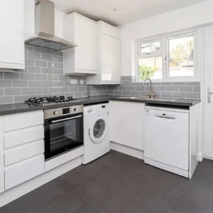 Image 3 - 129 Colne Road, London, TW2 6QS, United Kingdom - Apartment for rent