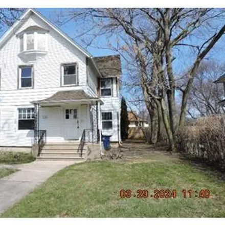 Buy this 4 bed apartment on Washington Street in Lake County, IL