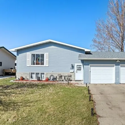 Buy this 5 bed house on 1339 25th Place Northwest in Minot, ND 58703