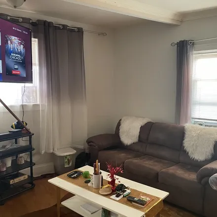 Rent this 1 bed apartment on Chicago in West Ravenswood, US