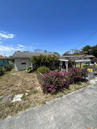 Buy this 3 bed house on 8529 Southeast Begonia Way in Hobe Sound, Martin County