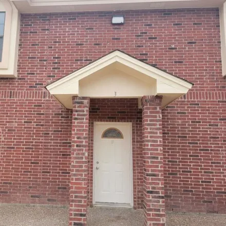 Rent this 2 bed condo on 922 East San Carlos Street in Laredo, TX 78041