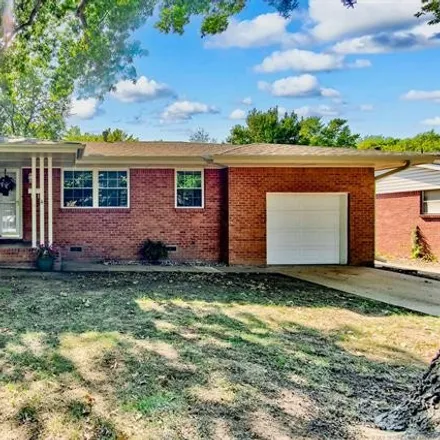 Buy this 3 bed house on 709 Yale Drive in Bartlesville, OK 74006