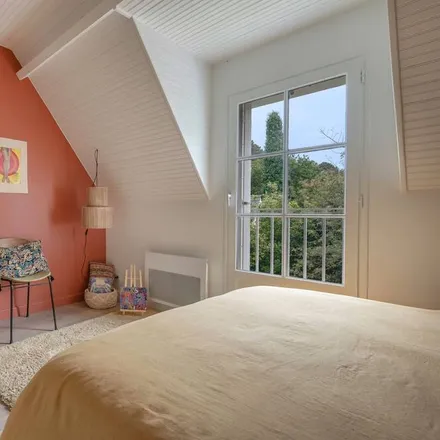 Rent this 4 bed house on Piriac-sur-Mer in Route de Kervin, 44420 Saint-Sébastien