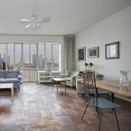 Buy this studio townhouse on 5 Beekman Place in New York, NY 10022