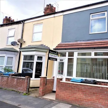Buy this 2 bed townhouse on Clumber Street in Hull, HU5 3RN