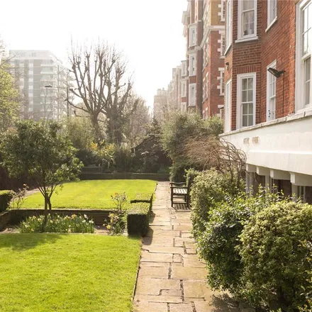 Rent this 1 bed apartment on Ascot Court in Grove End Road, London