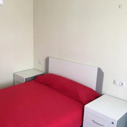 Rent this 4 bed room on Avenida de España in 28760 Tres Cantos, Spain