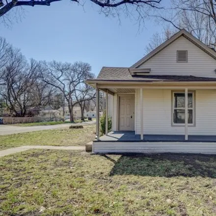 Buy this 3 bed house on 2425 South 52nd Street in Lincoln, NE 68506