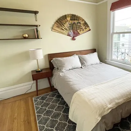 Rent this 6 bed condo on San Francisco