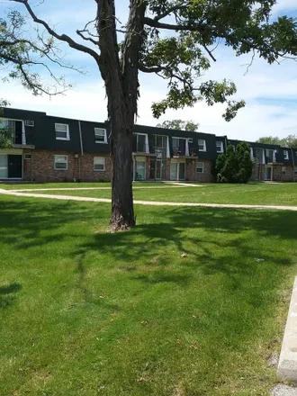 Buy this 2 bed house on 8569 West 101st Terrace in Palos Hills, IL 60465