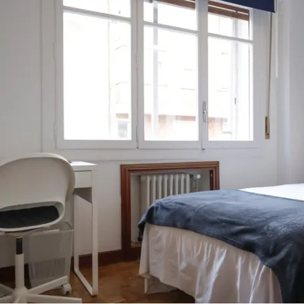 Rent this 5 bed room on Calle de Vinaroz in 19, 28002 Madrid