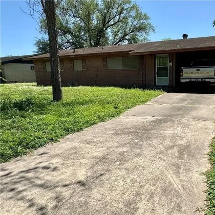Image 1 - 661 West Miller Street, Falfurrias, TX 78355, USA - House for sale