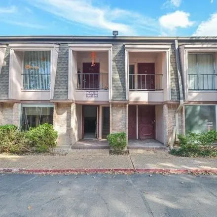 Buy this 2 bed condo on 12633 Memorial Dr Apt 206 in Houston, Texas