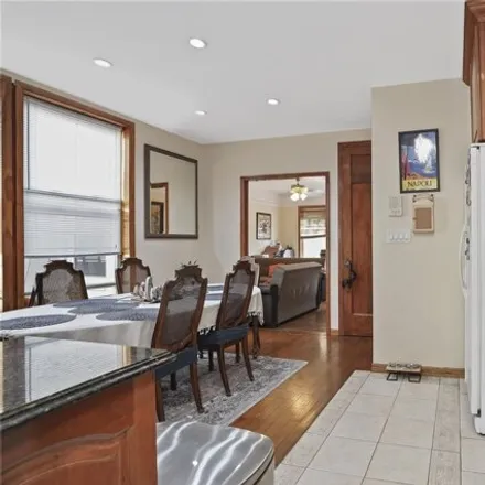 Image 7 - 53-56 65th Place, New York, NY 11378, USA - House for sale