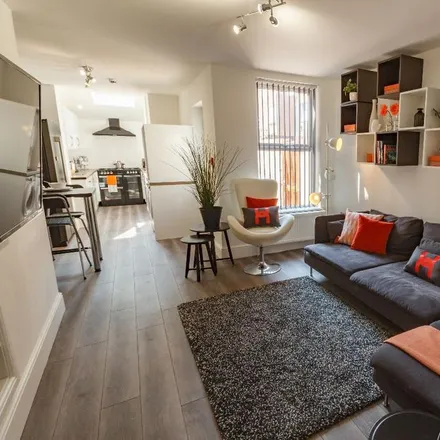 Rent this 6 bed townhouse on 17 Albany Road in Liverpool, L7 8RG