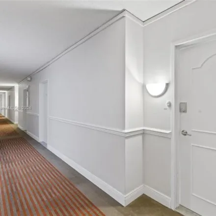 Image 3 - The Carriage House, 5401 Collins Avenue, Miami Beach, FL 33140, USA - Condo for rent