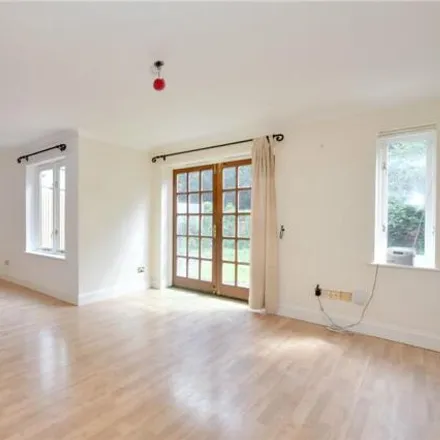 Image 3 - Meadowcourt Road, London, SE3 9DY, United Kingdom - House for sale