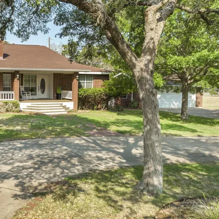 Buy this 3 bed house on 798 West Oak Ridge Drive in Marble Falls, TX 78654