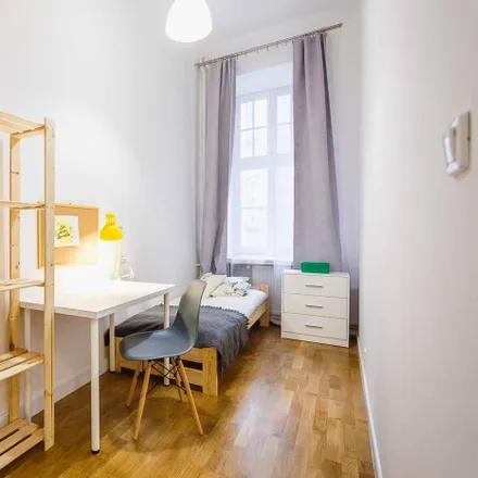 Rent this 5 bed room on Stanisława Noakowskiego 10 in 00-666 Warsaw, Poland