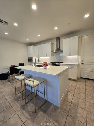 Image 5 - 19527 Cardin Place, Los Angeles, CA 91324, USA - Townhouse for rent