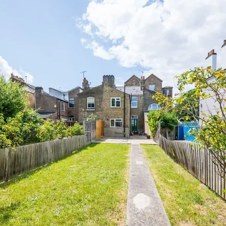 Rent this 3 bed townhouse on 113 Gordon Road in London, SE15 3RR