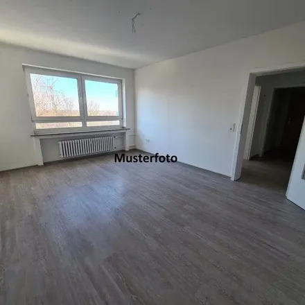 Rent this 3 bed apartment on Kaulbachstraße 1 in 44795 Bochum, Germany