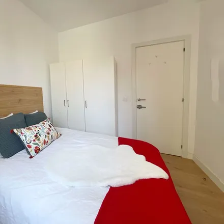 Rent this 12 bed room on Madrid in Escuela Profesional Javeriana, Calle de Alberto Aguilera