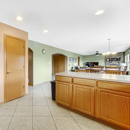 Image 3 - 16239 Lakeside Drive, Lockport, IL 60441, USA - House for sale
