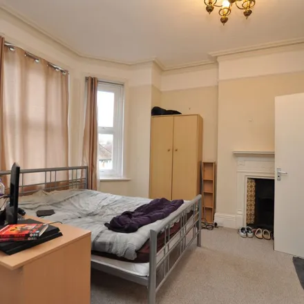 Image 5 - Denmark Road, Guildford, GU1 4DA, United Kingdom - Apartment for rent